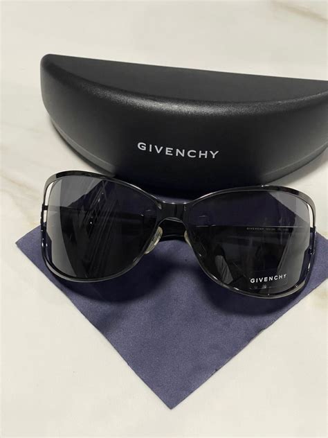 Givenchy SGV 766 09X5 Sunglasses in Black